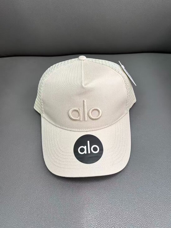 Alo Yoga Trucker Hat? bone-colored sporty casual street style hat